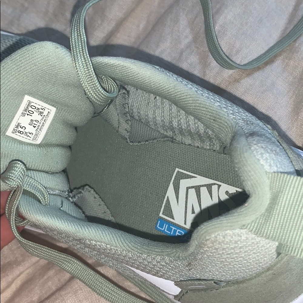 Vans - Picture 5 of 6
